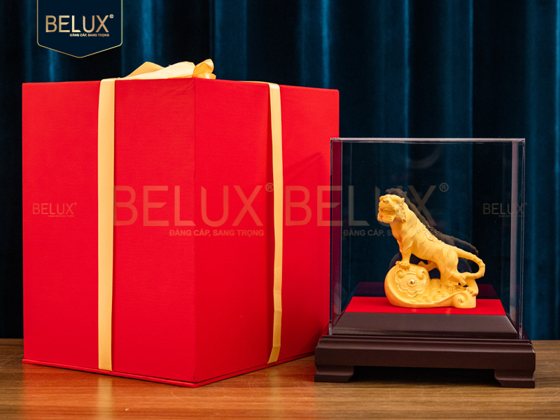 Tượng Hổ Như Ý vàng cát 11x6x12cm